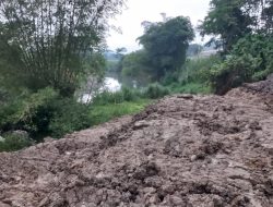 Warga Geram PT CREC Buang Tanah Lumpur Bor Pile Ke Badan Sungai Cikao, Siap Siap Datang Banjir Saat Musim Hujan