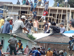 Kades Cipinang Bersama Warga RW 03 Gotong Royong Bangun Sarana Tempat Wudhu Masjid Nurul Iman