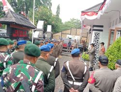 Satpol PP Purwakarta Tertibkan Spanduk dan Baliho Disembarang Tempat