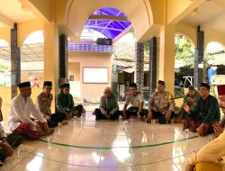 Kapolsek Cibatu Laksanakan Program “Jumat Curhat” di Mesjid Jami Nurul Iman Usai Sholat Jumat