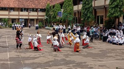 Kreasi Seni Meriahkan Peringatan Hari Guru Nasional di SMP Negeri 3 Purwakarta