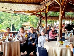 Aa Komara apresiasi Warung Villa Atas Sawah Dorong Sukarata Menuju Kampung Wisata Unggulan Di Purwakarta