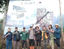 Perum Jasa Tirta II Serahkan 2.500 Bibit kepada Perumda Tirta Raharja Cimahi untuk Konservasi DAS Citarum