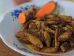 Jengkol Sambal Kunyit, Menu Best Seller di Rumah Makan Raja Jengkol