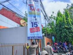 Jelang Nataru, Satpol PP Purwakarta Tertibkan Spanduk dan Baliho Langgar Perda