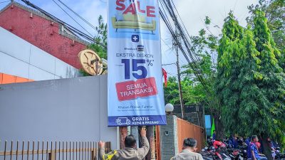 Jelang Nataru, Satpol PP Purwakarta Tertibkan Spanduk dan Baliho Langgar Perda