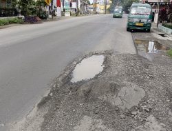 Baru Sebulan Diaspal, Jalan Provinsi Sadang – Subang Kembali Rusak dan Berlubang