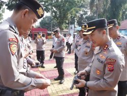 Pastikan Kesiapan Personel, Kapolres Purwakarta Cek Langsung Senpi Dinas Anggota