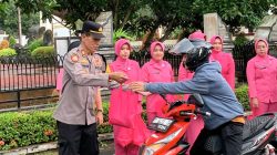 Bhayangkara Peduli, Kapolsek Cibatu Bersama Bhayangkari Berbagi Takjil untuk Masyarakat